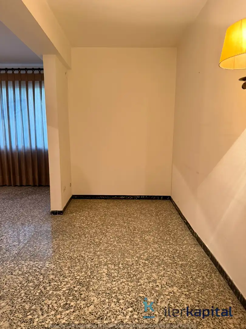 Wohnung zum Verkauf in Lleida mit Klimaanlage und Abstellraum