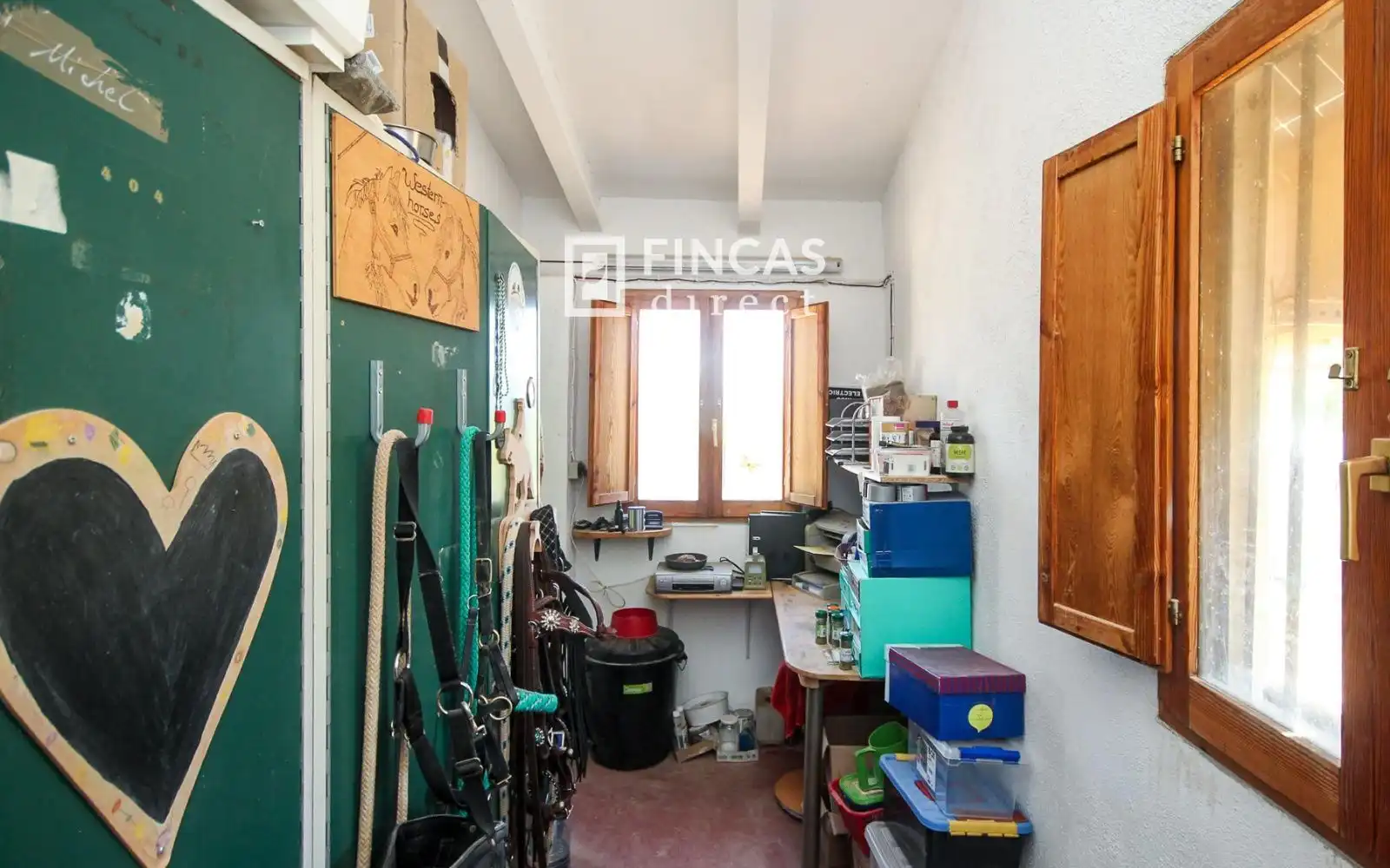 Country homes for sale in Cretas  with Air Conditioner