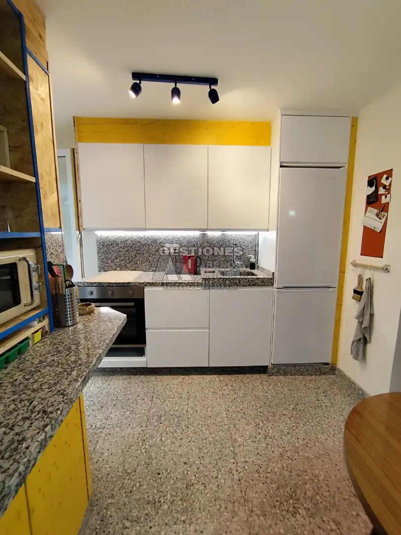 Cuina de Pis de lloguer en Granada amb Calefacció, Moblat i Forn