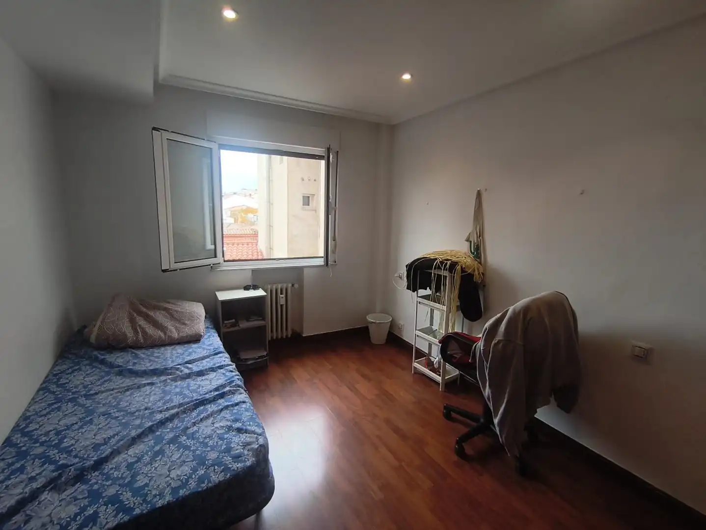 Habitación de Piso en venta en Oviedo  con Calefacción, Parquet y Amueblado