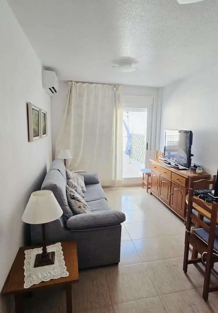 Wohnzimmer von Wohnung zum Verkauf in Torrevieja mit Klimaanlage, Heizung und Privatgarten
