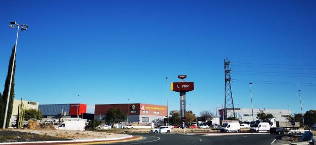 Nave industrial en Alquiler en Calle Pino Central en Palmete