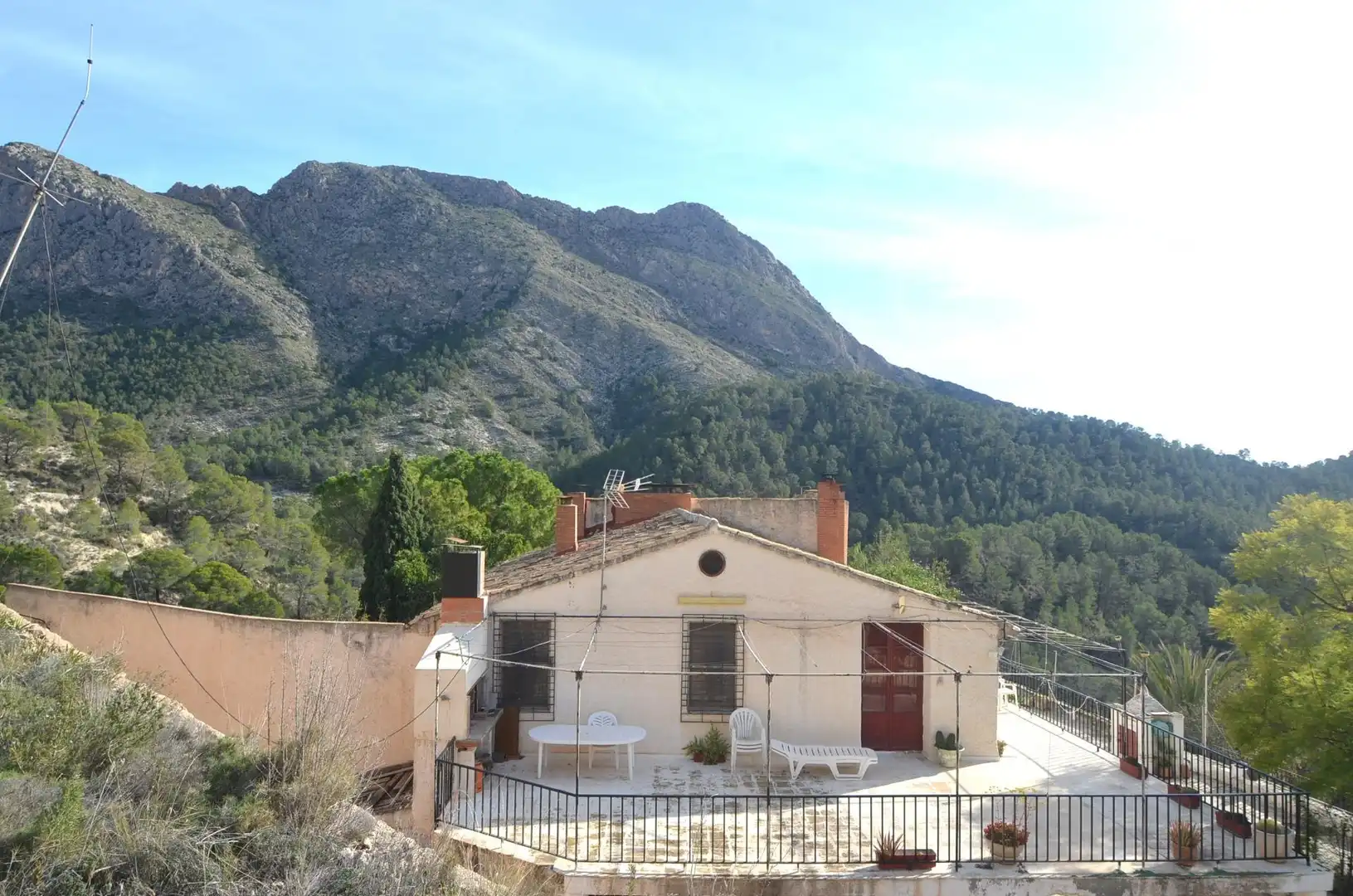 Vista exterior de Casa o xalet en venda en Orxeta amb Terrassa, Traster i Moblat