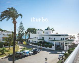 Vista exterior de Casa adosada de lloguer en Marbella amb Aire condicionat i Piscina