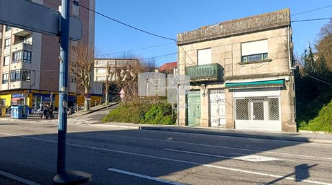 Edificio completo con vivienda, locales y terreno anexo a un paso de Urzaiz – Calvario, Vigo