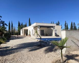 Vista exterior de Casa o xalet en venda en Elche / Elx amb Aire condicionat, Calefacció i Jardí privat