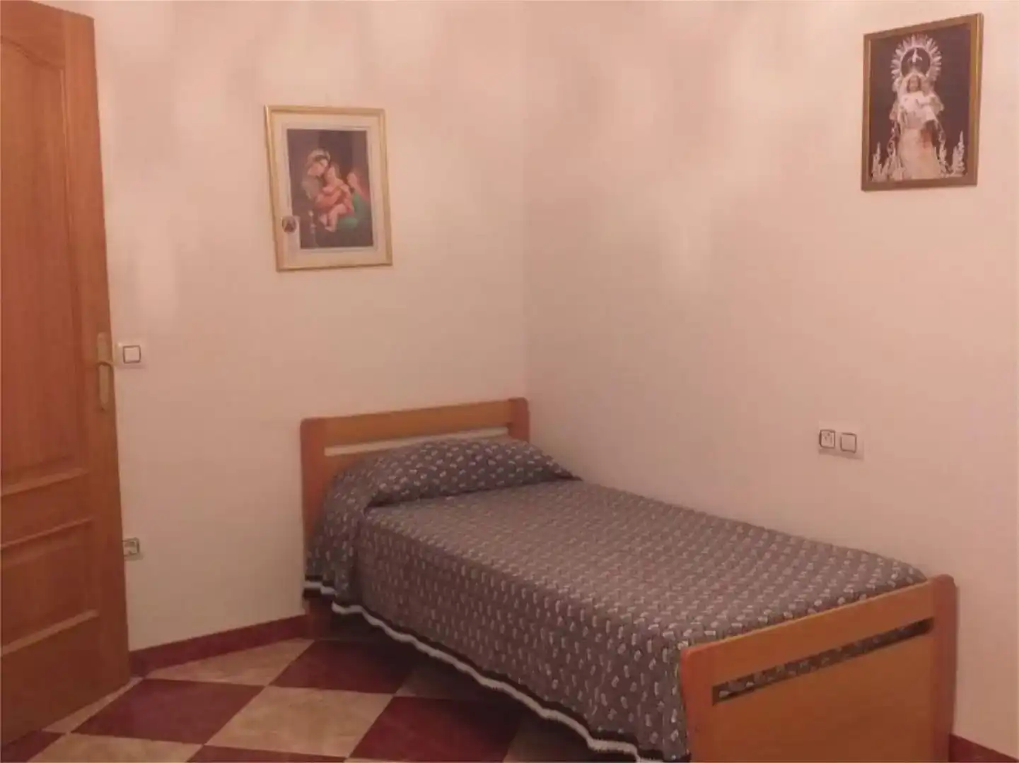 Dormitori de Casa adosada en venda en Cabra del Santo Cristo amb Traster, Moblat i Balcó