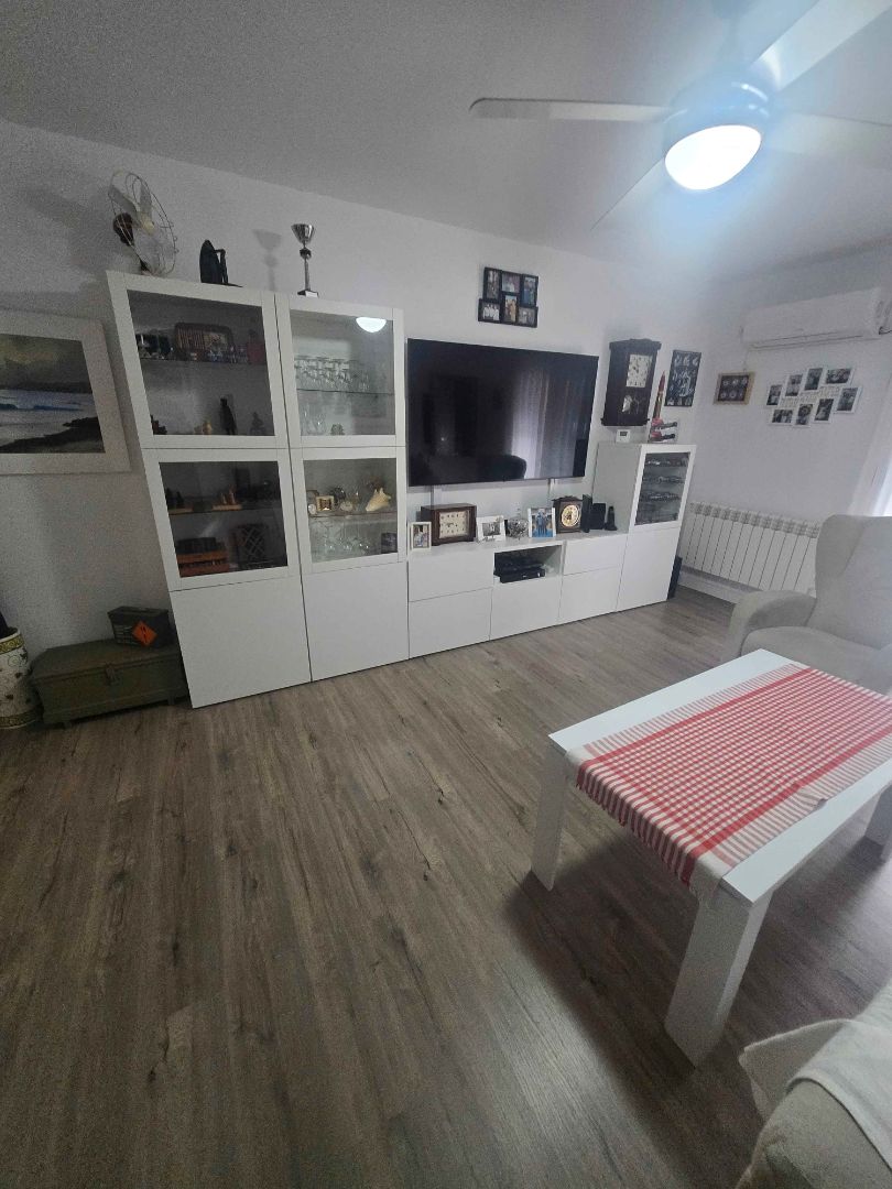 Living room of Flat for sale in Alcalá de Henares  with Air Conditioner, Heating and Parquet flooring