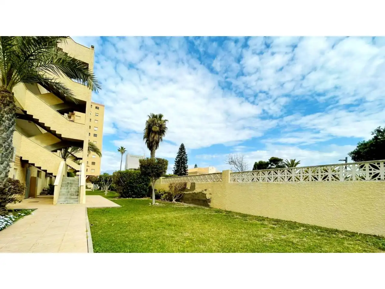 Vista exterior de Piso en venta en Roquetas de Mar con Aire acondicionado, Calefacción y Parquet