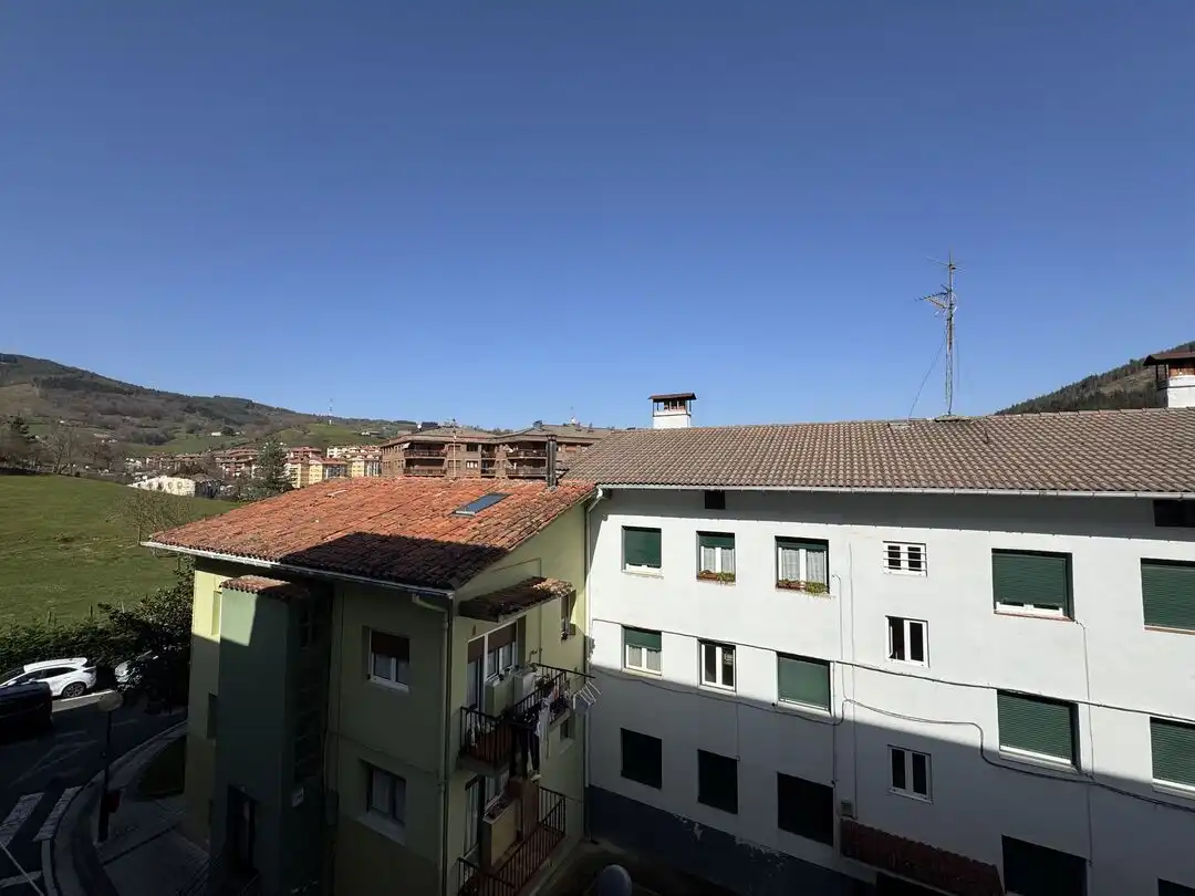 Vista exterior de Pis en venda en Legazpi amb Calefacció, Traster i Balcó