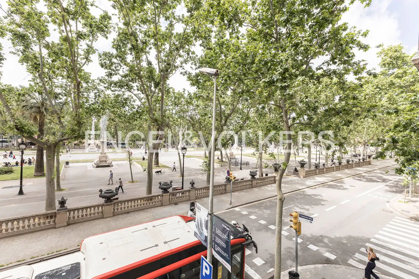 Vista exterior de Piso en venta en Barcelona con Aire acondicionado, Calefacción y Terraza