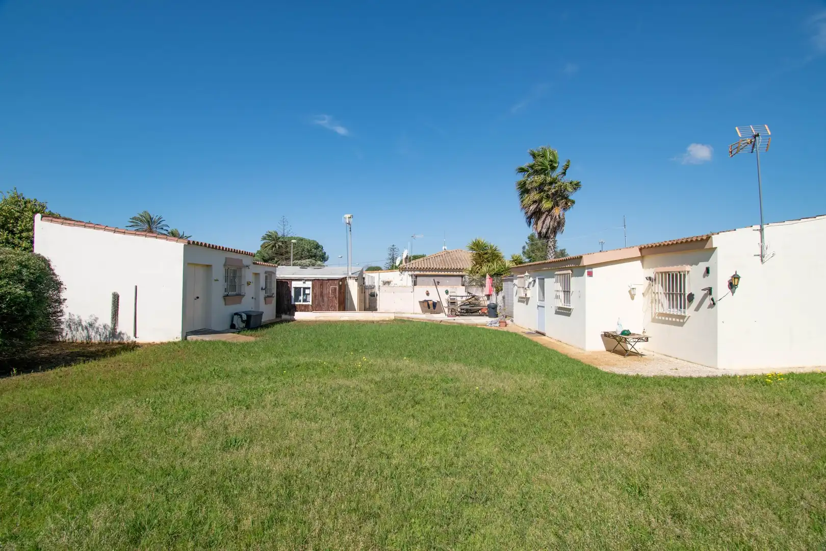 Exterior view of Houses for sale in Chiclana de la Frontera