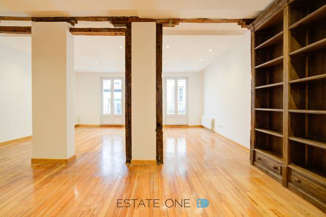 Piso en Venta en Calle del León en Cortes - Huertas