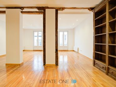 Piso con balcón en venta en Calle del León