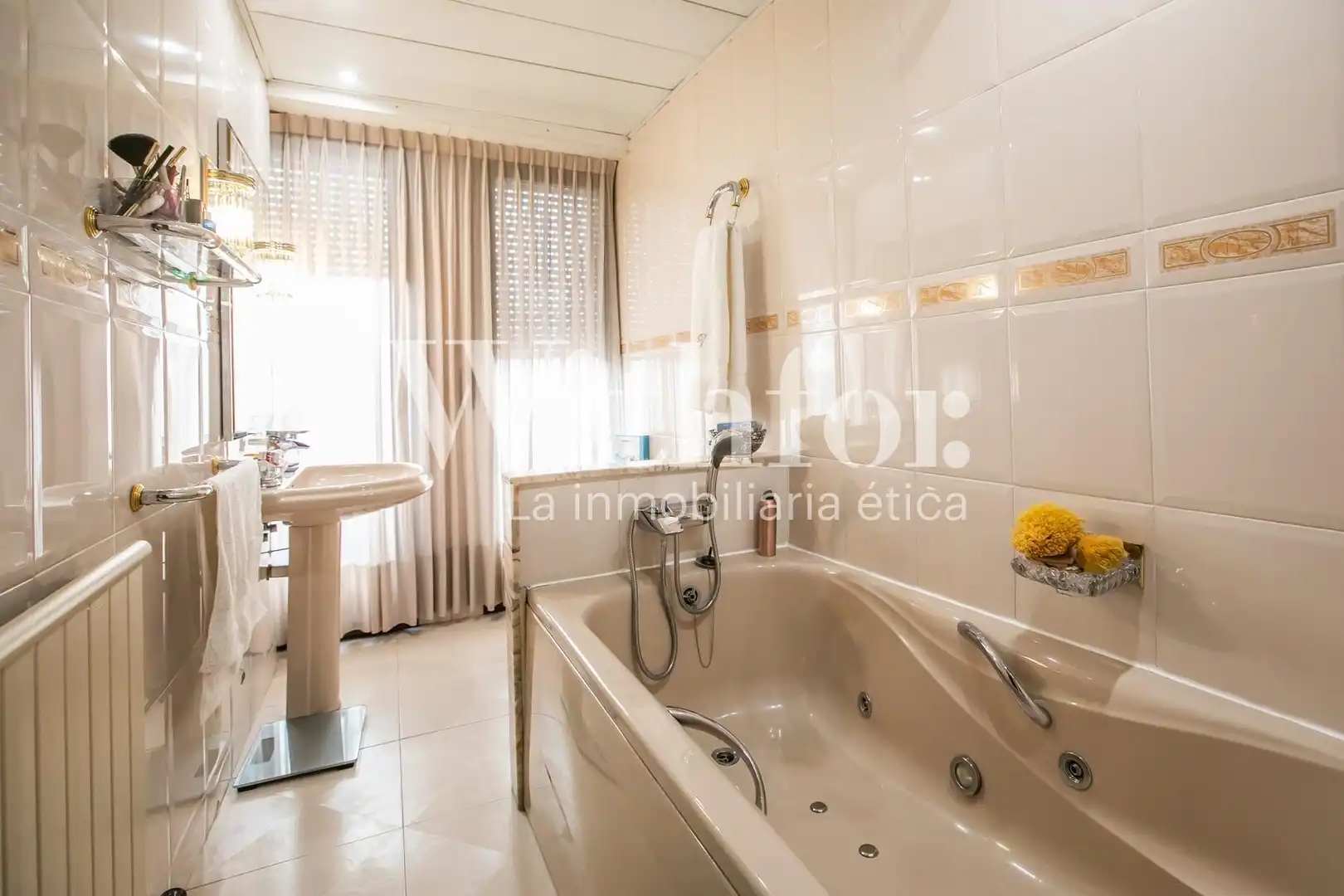 Baño de Casa adosada en venta en Barcelona con Aire acondicionado, Jardín privado y Terraza