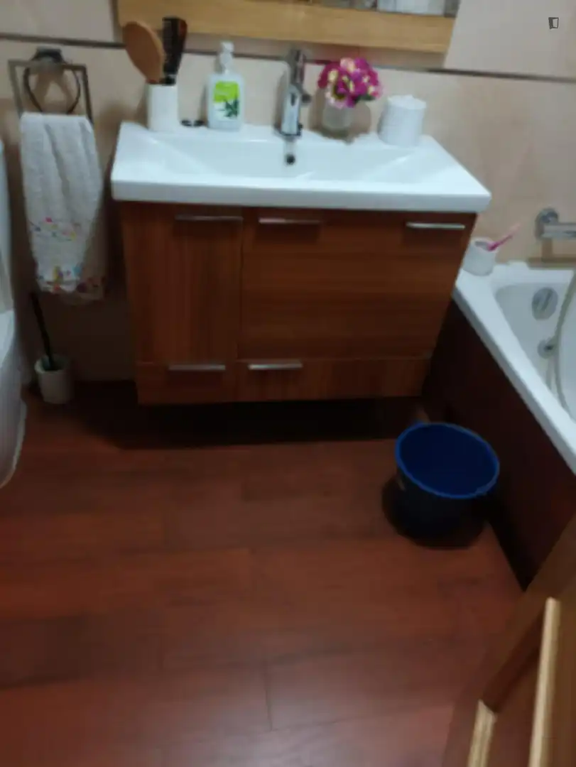 Room in Zona media