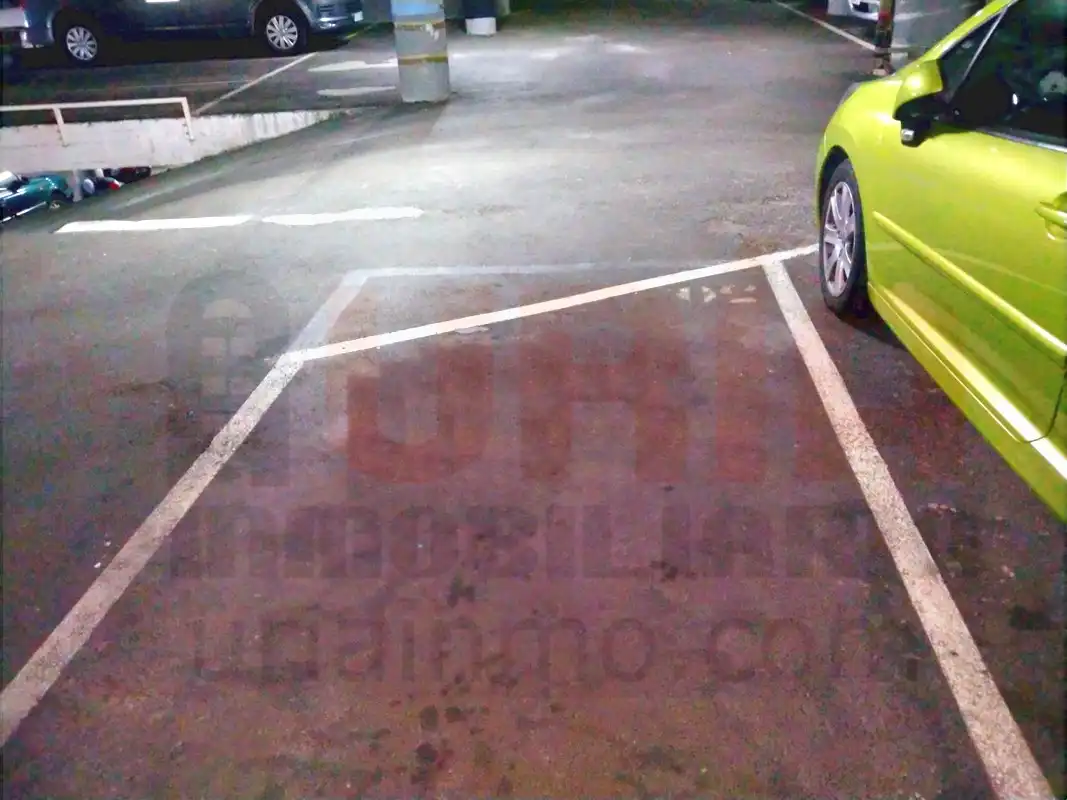 Einzelparkplatz mit Aufzug zum Verkauf in Calle Facetos 8, imagen 4