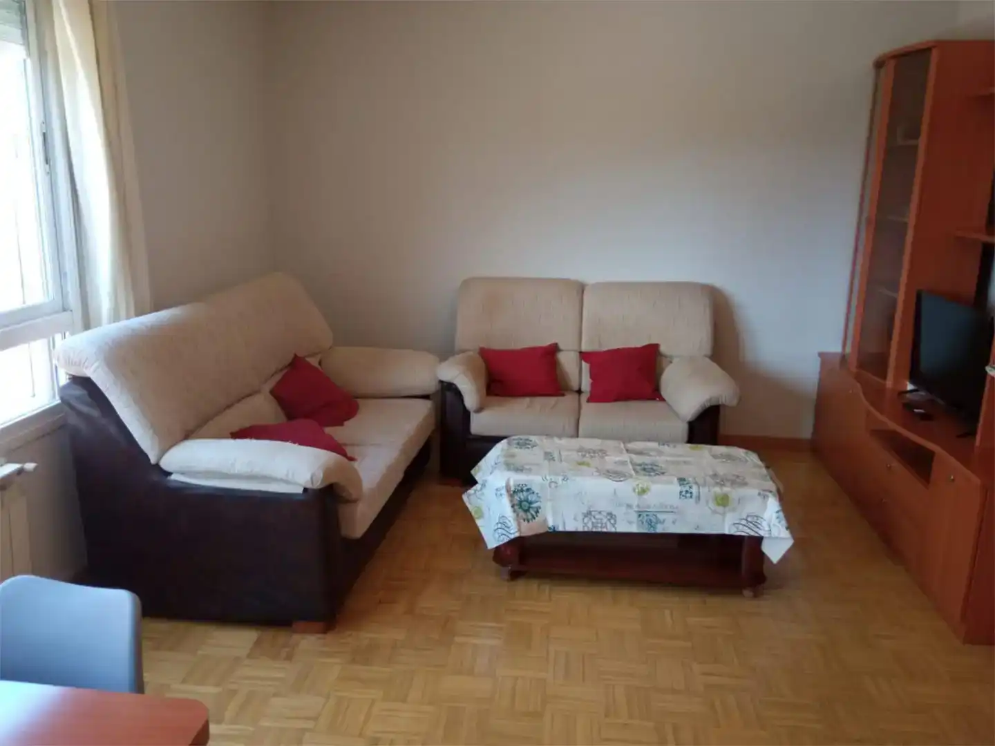 Wohnzimmer von Wohnung zur Miete in Ciudad Real mit Privatgarten, Parkett und Schwimmbad