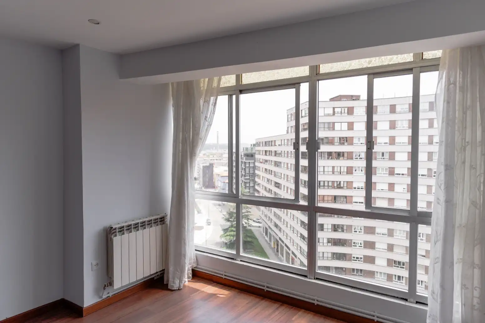 Habitación de Piso en venta en Avilés con Calefacción