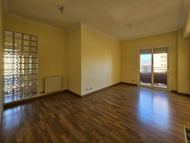 Piso en Venta en Carrer de Cantàbria en La Verneda i la Pau