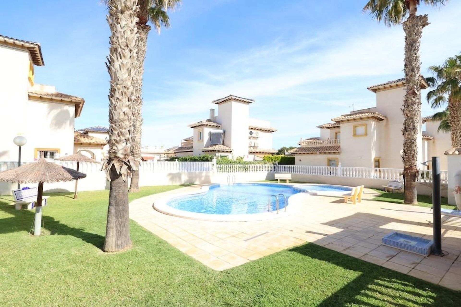 Jardí de Casa o xalet en venda en Orihuela amb Jardí privat, Terrassa i Traster