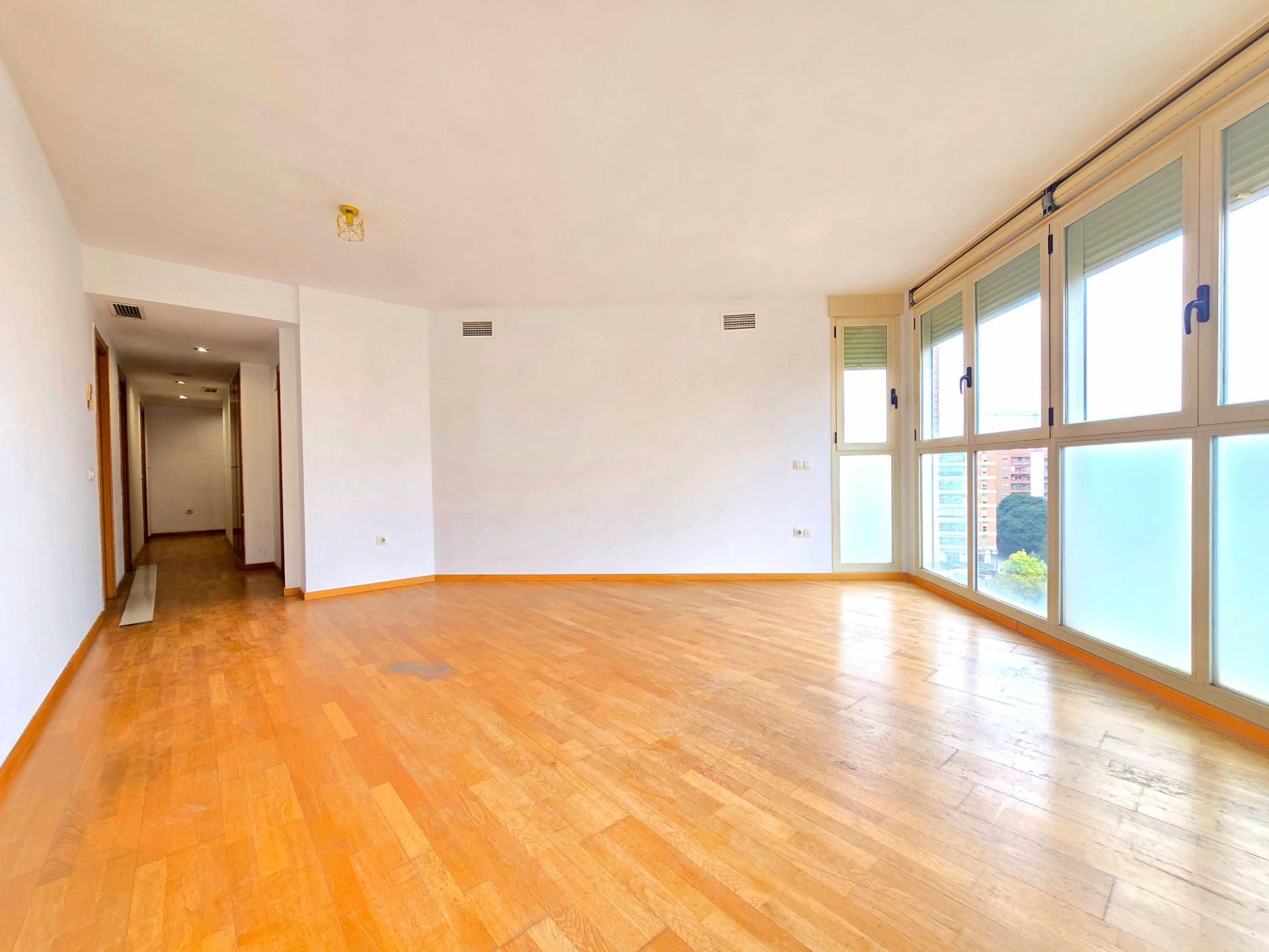 Sala d'estar de Pis de lloguer en  Valencia Capital amb Aire condicionat i Parquet