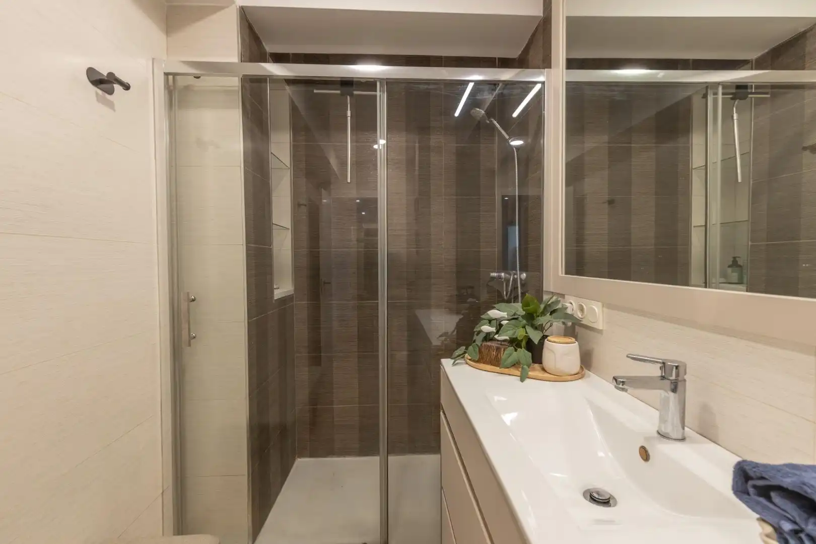 Baño de Ático en venta en Granada con Aire acondicionado, Calefacción y Terraza