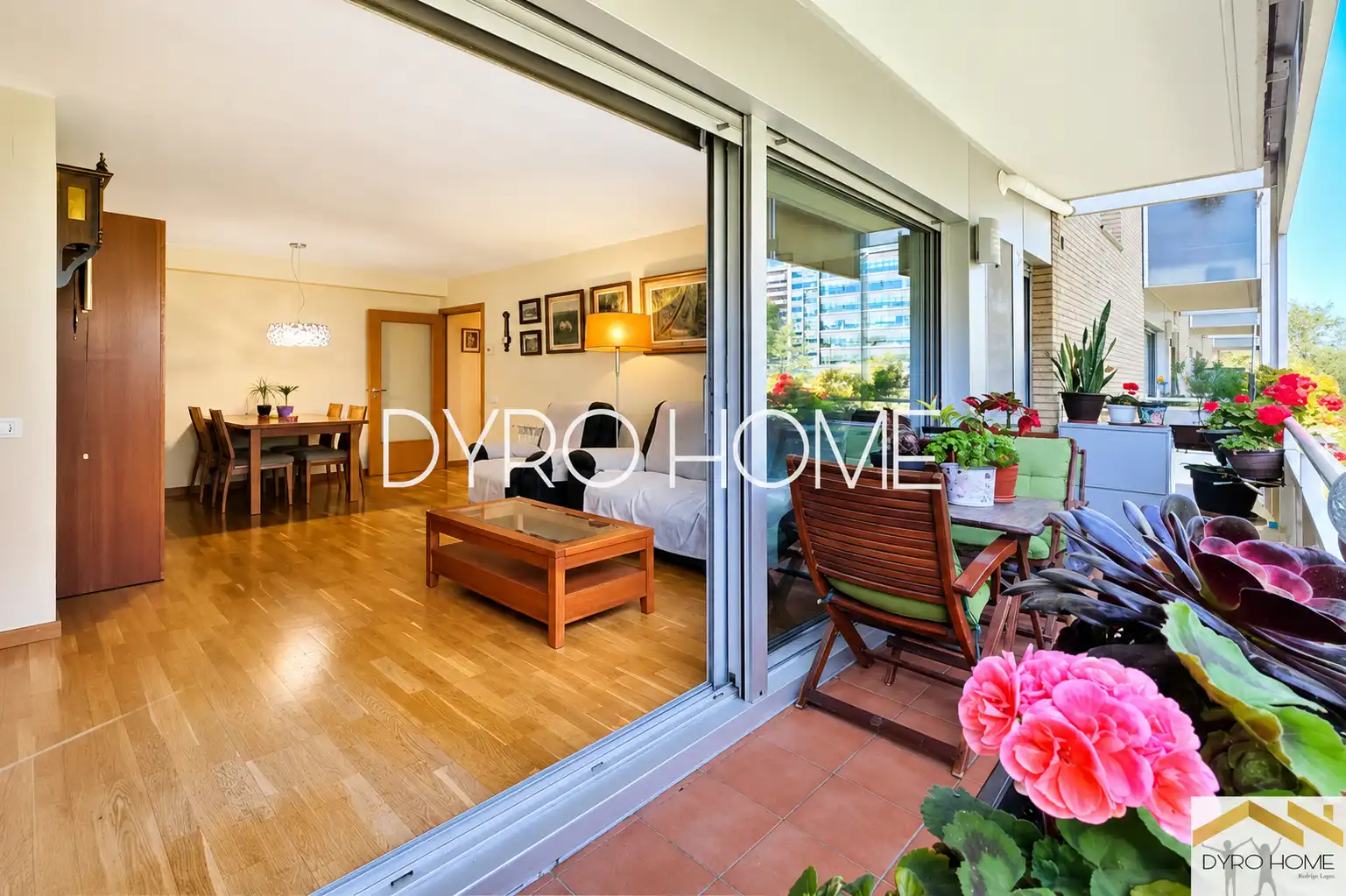 Außenansicht von Wohnung zum Verkauf in Barcelona mit Heizung und Terrasse