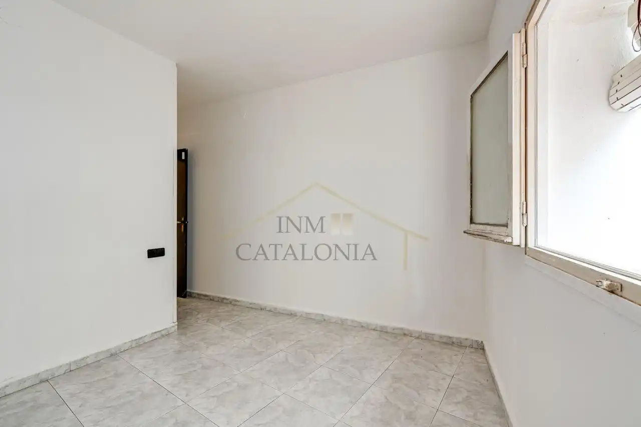 Bedroom of Flat for sale in Barcelona  with Alarm