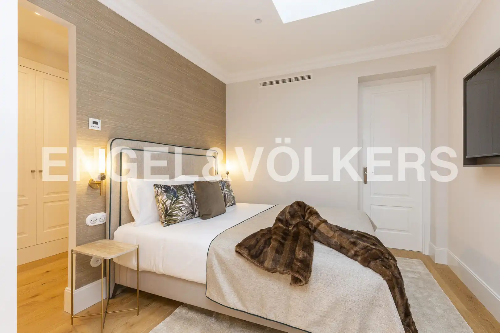 Schlafzimmer von Dachboden zum Verkauf in Madrid mit Klimaanlage, Heizung und Parkett