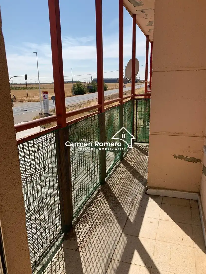 Vista exterior de Piso en venta en Calzada de Valdunciel con Calefacción, Terraza y Balcón