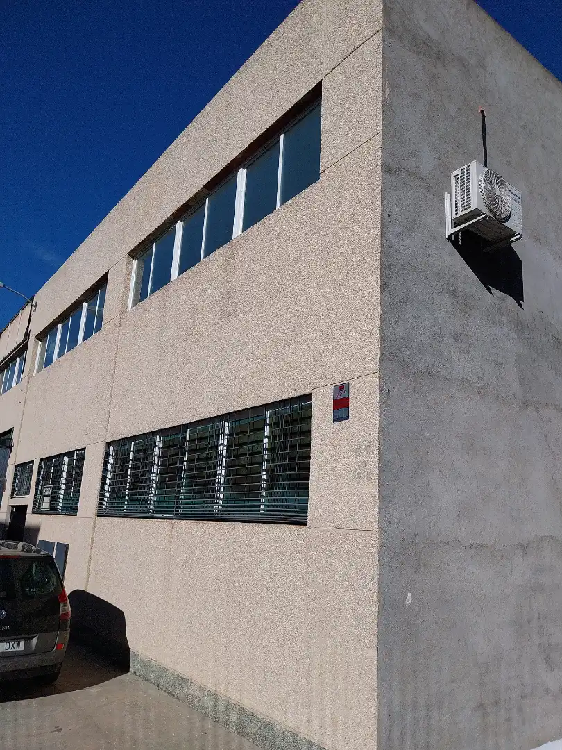 Vista exterior de Nave industrial en venta en Algete