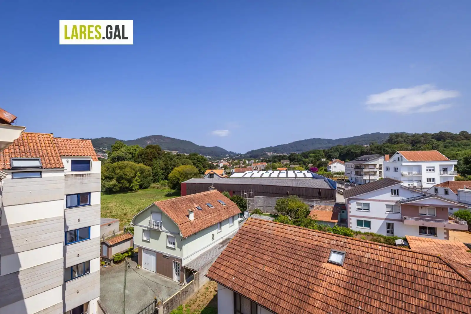 Vista exterior de Piso en venta en Cangas  con Trastero