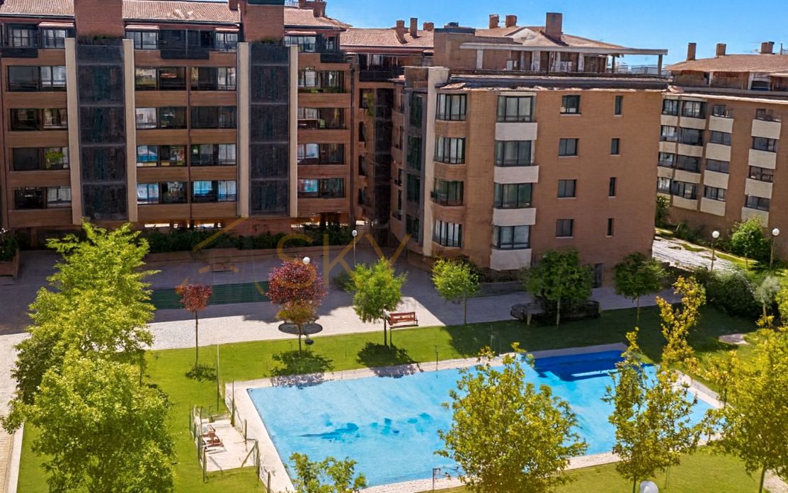 Piscina de Àtic en venda en  Madrid Capital amb Aire condicionat, Calefacció i Terrassa
