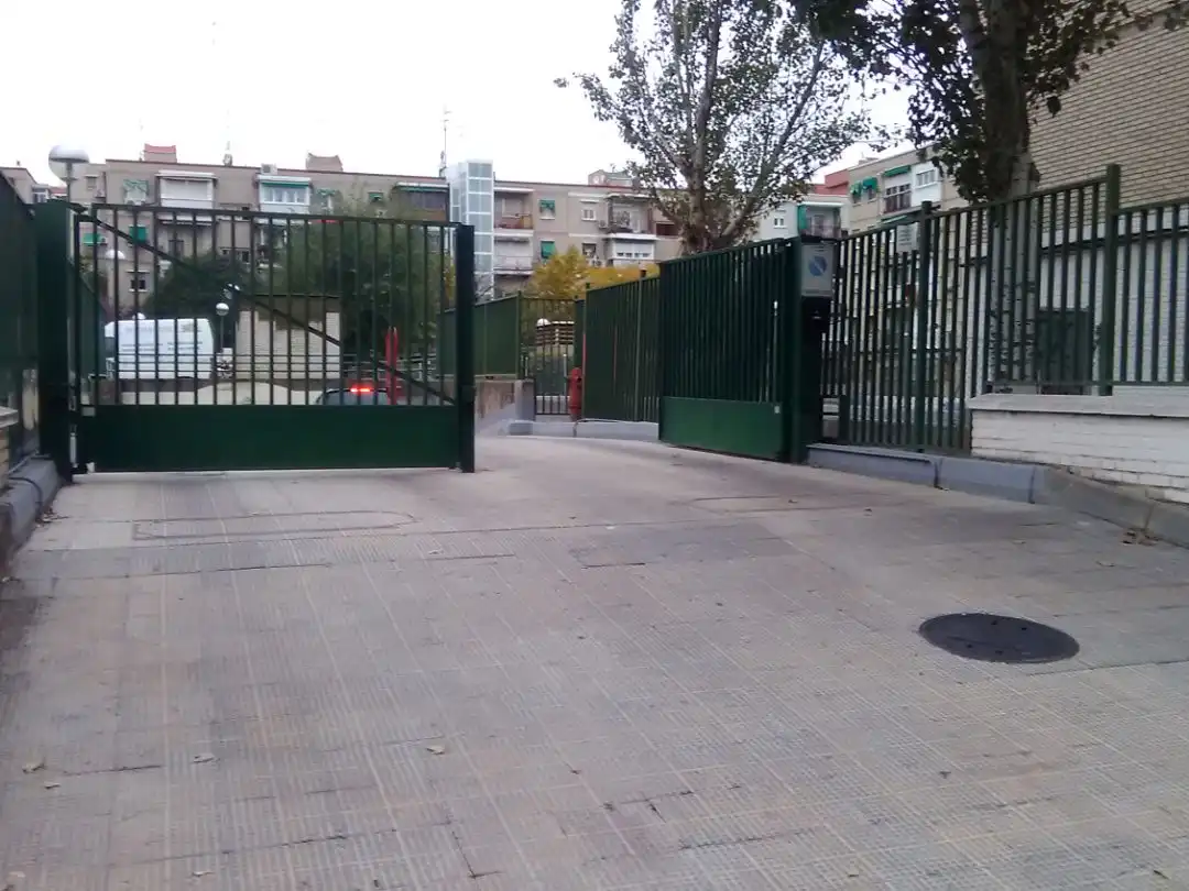 Garage for rent in Calle de los Yébenes, 144, Aluche