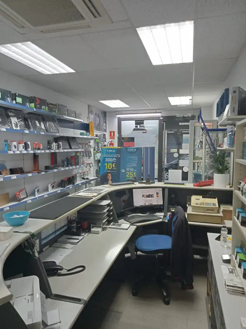 Commercial properties for sale in Carrer del Doctor Ferran, 17, La Gavarra