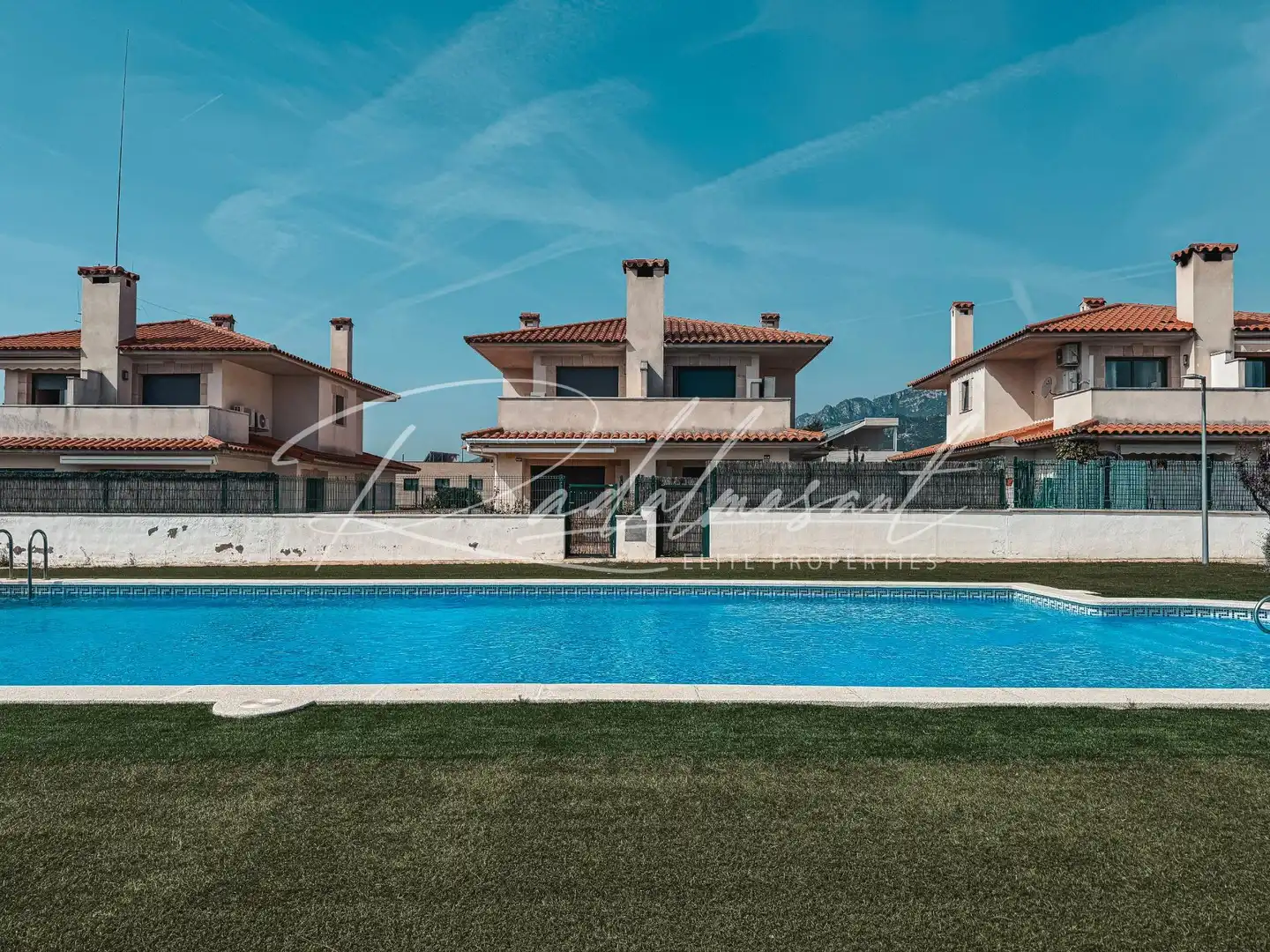 Casa pareada con piscina en venta en Carrer Carrer Migjorn, imagen 2