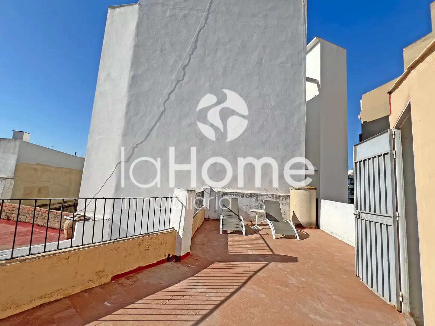Vista exterior de Casa adosada en venta en Paterna con Aire acondicionado, Terraza y Horno