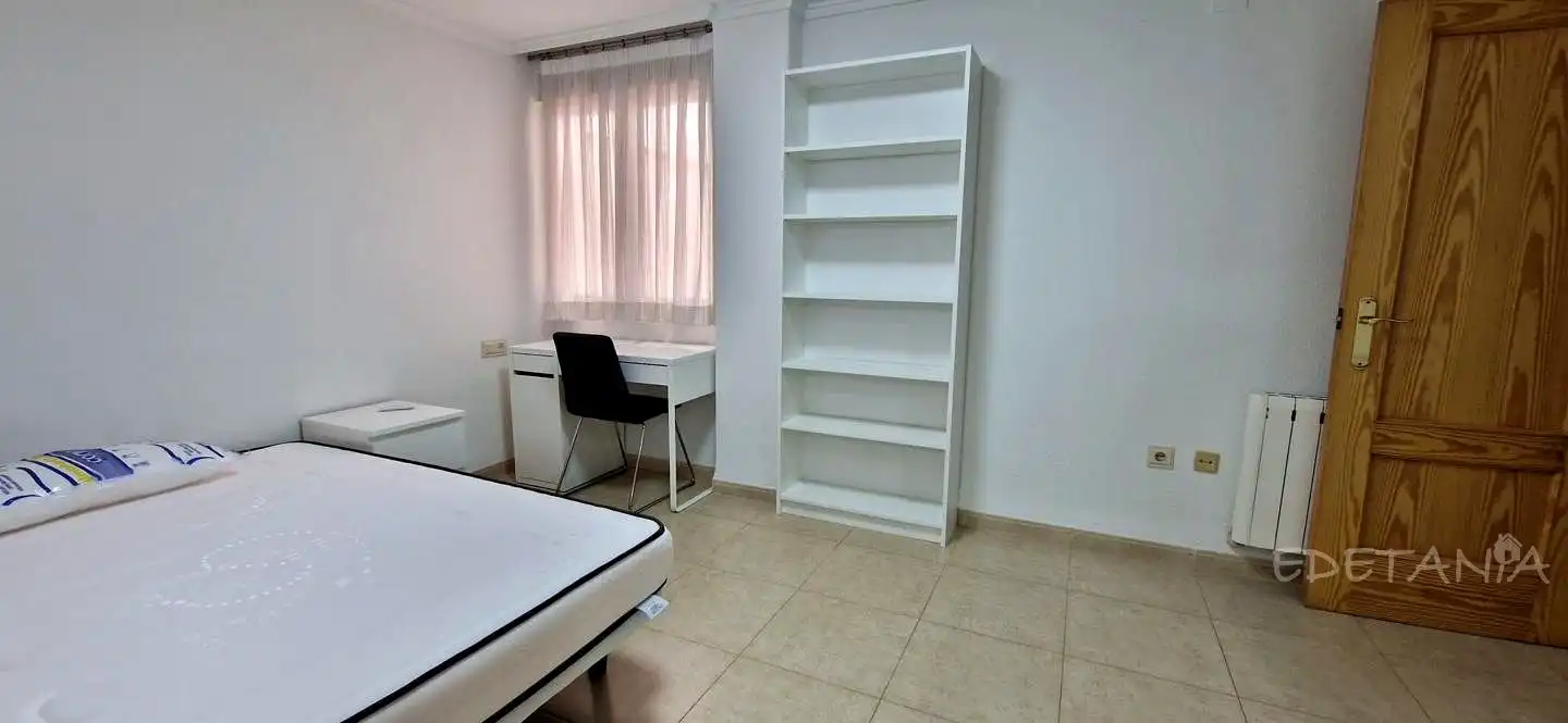 Bedroom of Flat for share in Moncada, Valencia