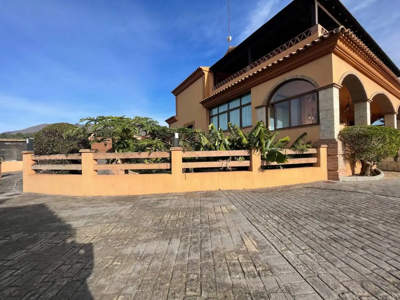 Vista exterior de Finca rústica en venda en Estepona amb Aire condicionat, Calefacció i Jardí privat