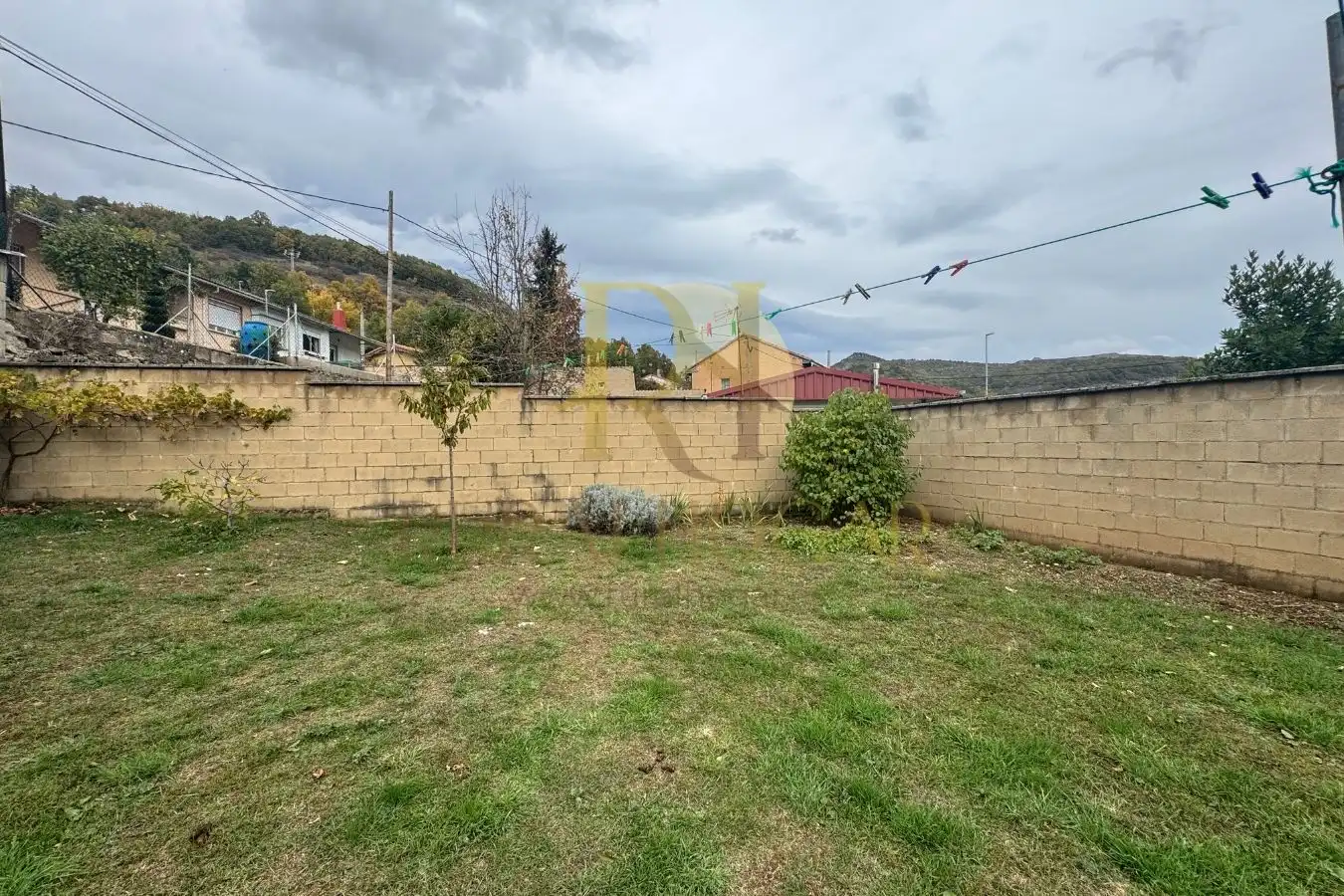 Jardí de Casa o xalet en venda en La Pola de Gordón  amb Calefacció i Jardí privat