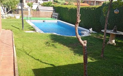 Swimming pool of House or chalet for sale in El Viso de San Juan  with Air Conditioner and Swimming Pool