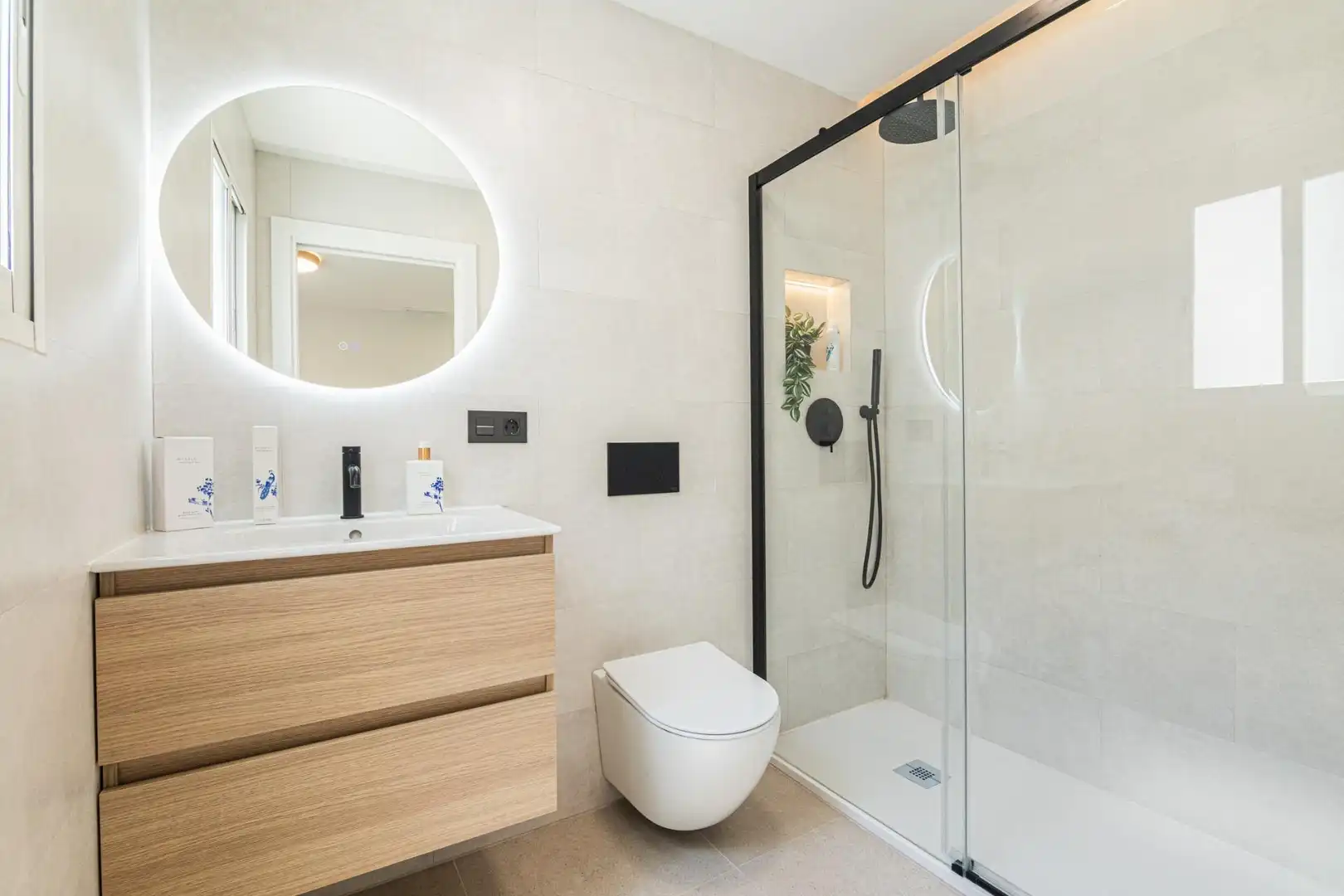 Badezimmer von Dachboden zum Verkauf in Santa Pola mit Klimaanlage
