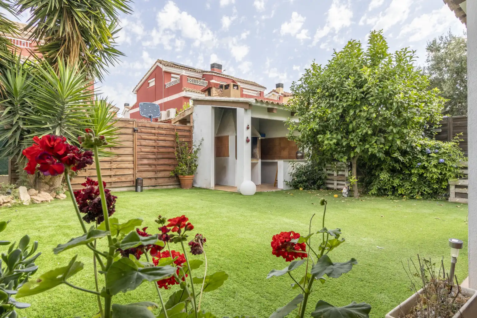 Garden of Houses for sale in Moncada  with Air Conditioner, Heating and Private garden