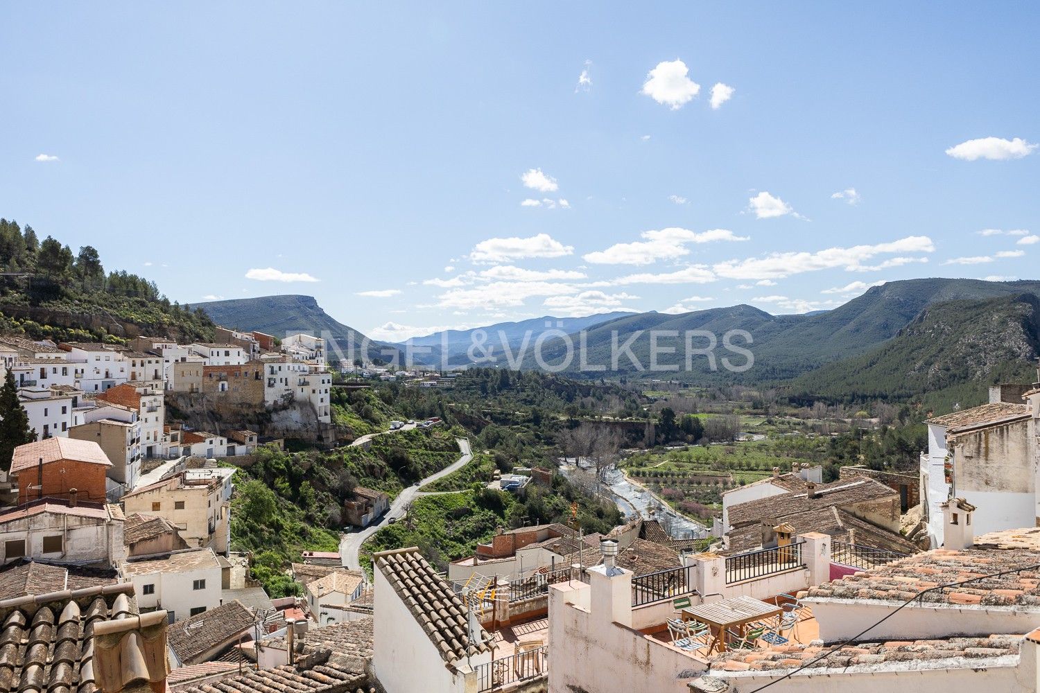 Vista exterior de Casa o xalet en venda en Chulilla amb Calefacció i Balcó