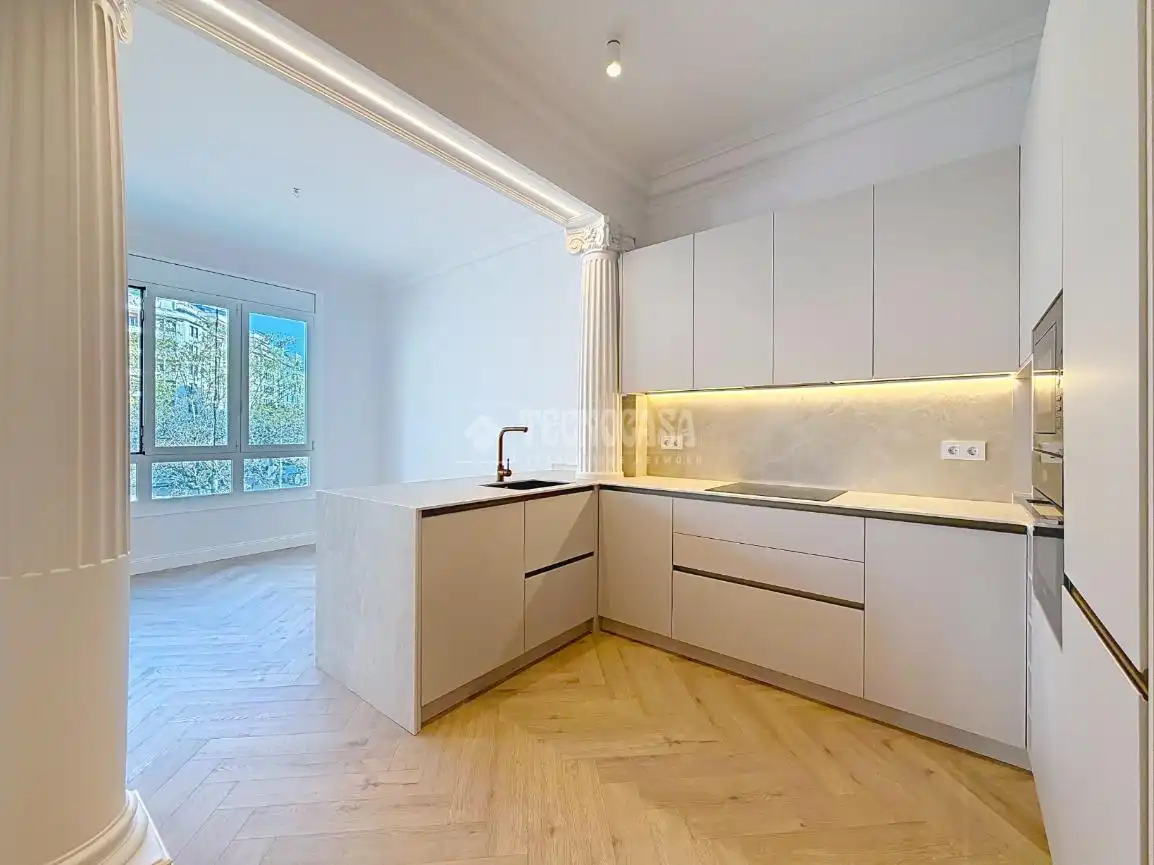 Appartamento con terrazza in vendita a Les Corts, imagen 5