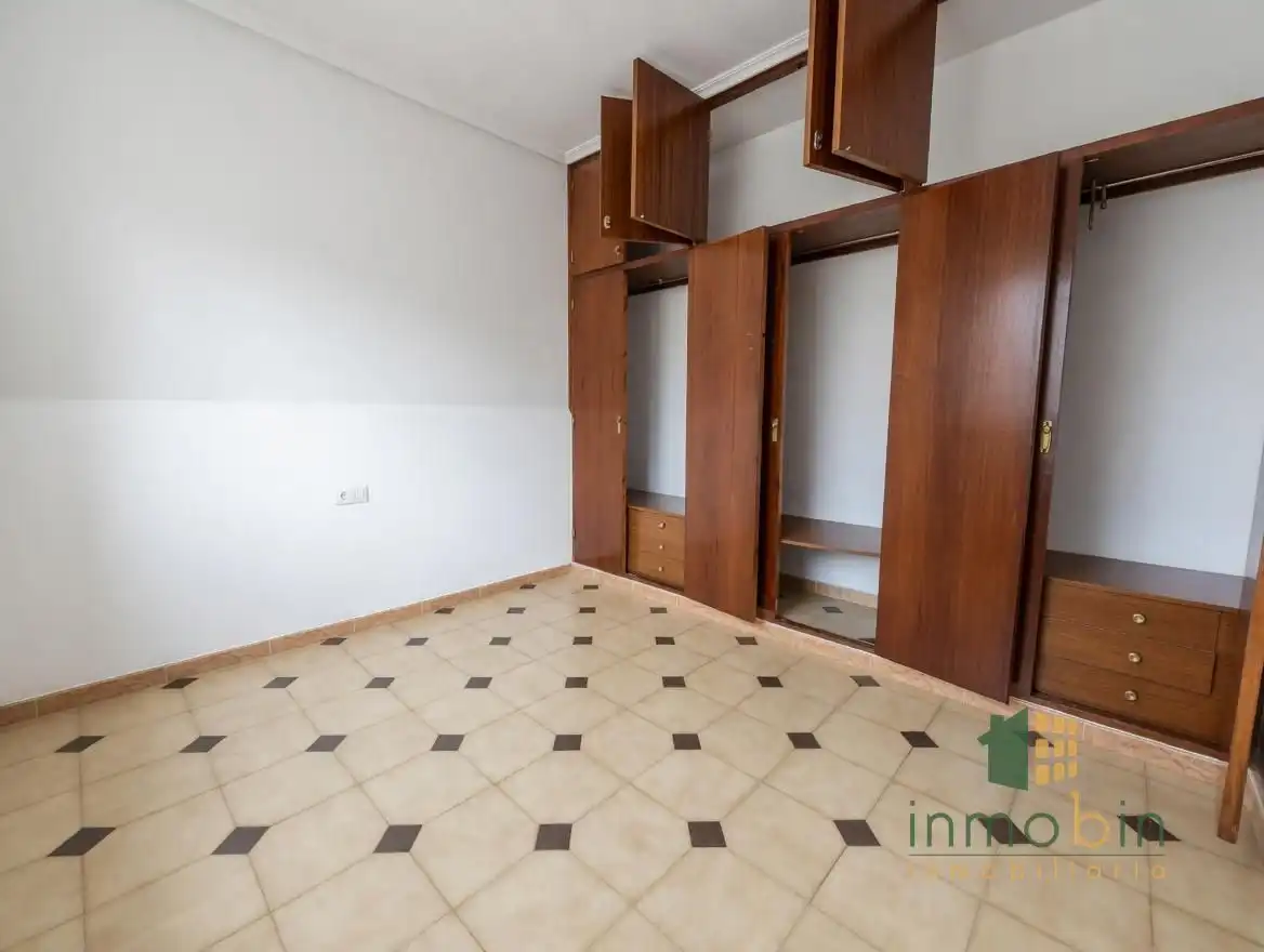 Habitación de Planta baja en venta en Don Benito con Aire acondicionado, Terraza y Trastero