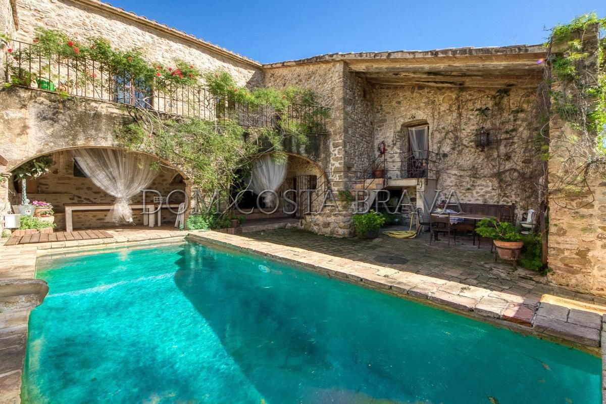 Piscina de Edifici en venda en Esponellà