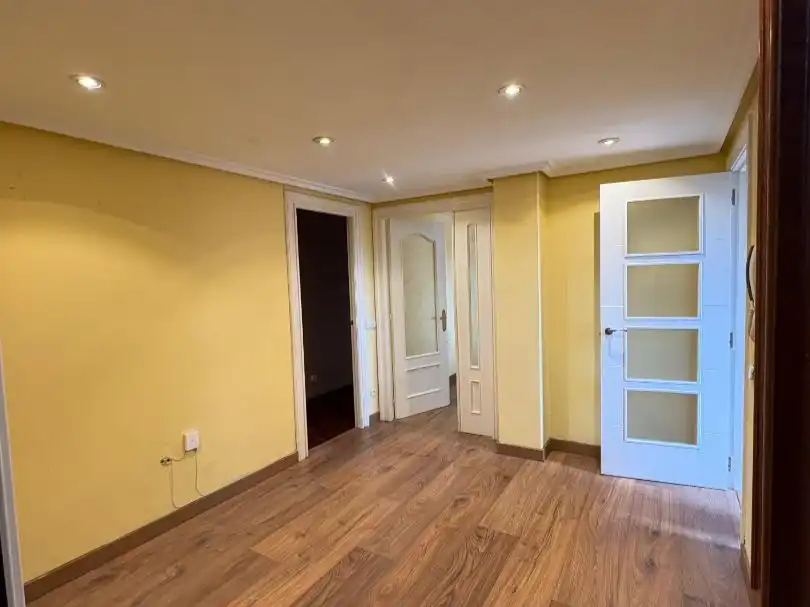 Piso en venta en Gijón  con Terraza, Piscina y Balcón