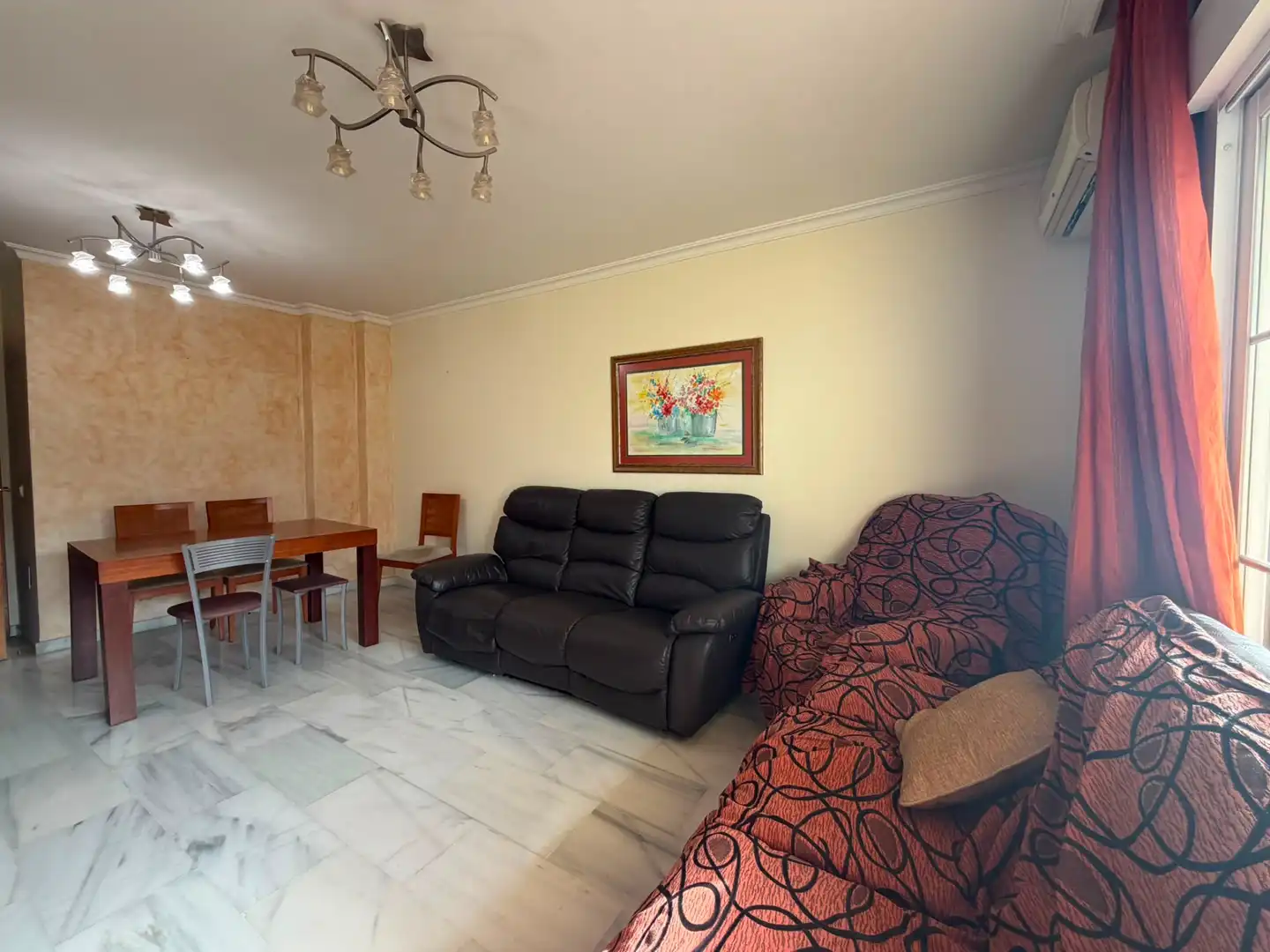Sala de estar de Piso en venta en Vélez-Málaga con Amueblado y Piscina comunitaria